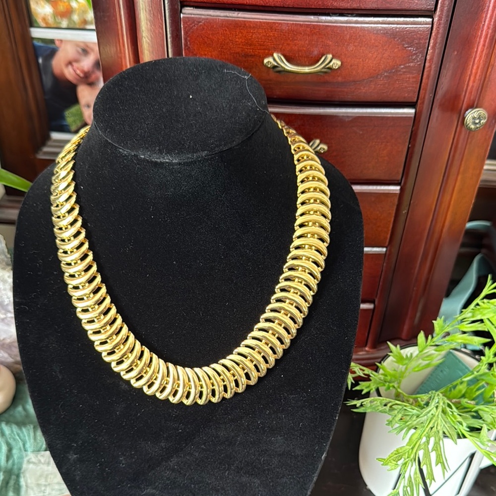 Vintage Gold Collar Necklace with Braided Pattern